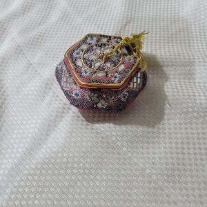 Vintage 1990's Two's‎ Company  embellished Bejeweled Trinket Box India.Jewelry